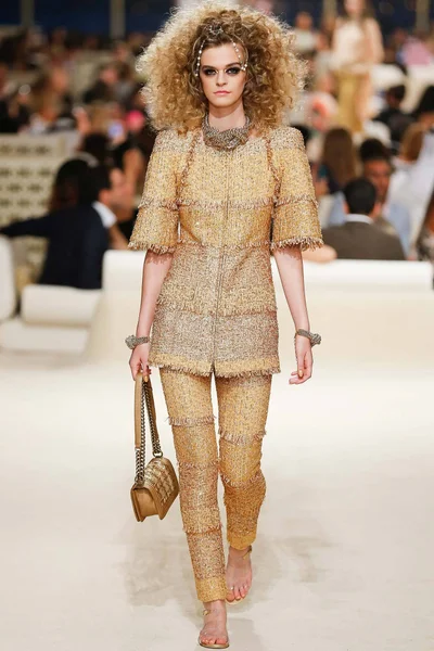 Look 27